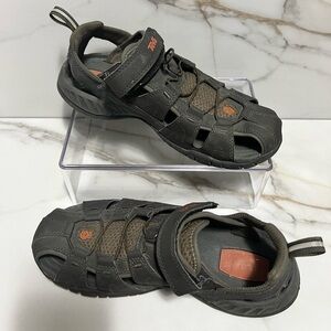 Reva Men’s Dozer‎ 4154 brownish grey closed toe hiking sandal. Size 7.